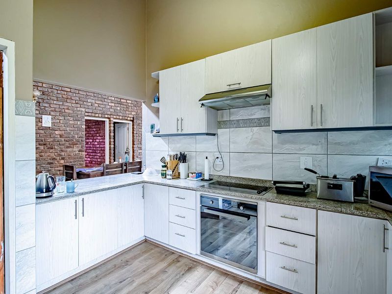 Klinker Brick Family Home with a lovely garden. - Photo 9