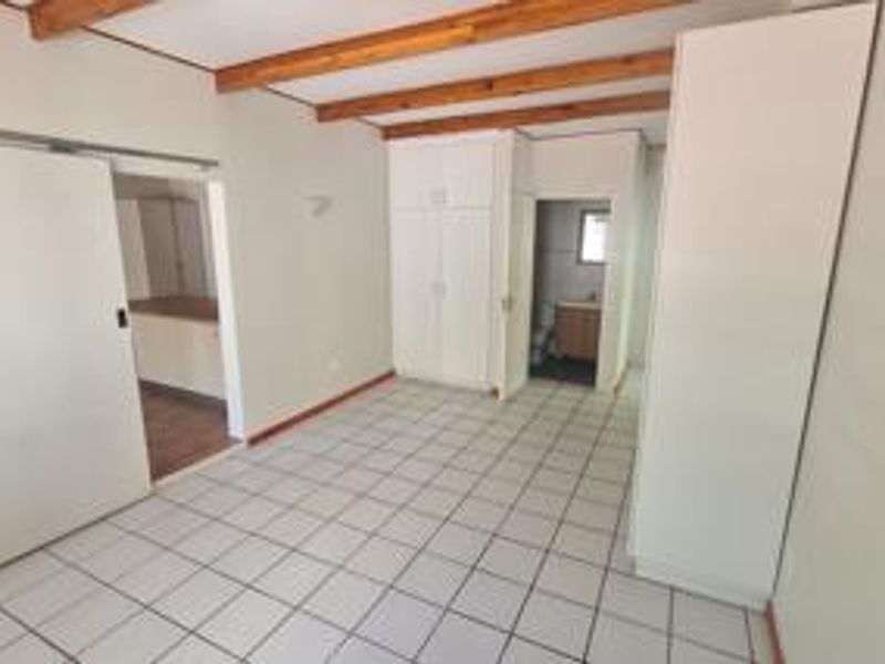 Well-maintained house with a flatlet in beautiful Wellington - Photo 3