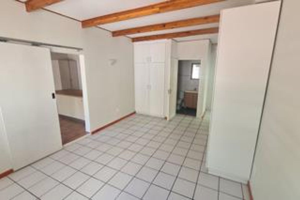 Well-maintained house with a flatlet in beautiful Wellington - Photo 3