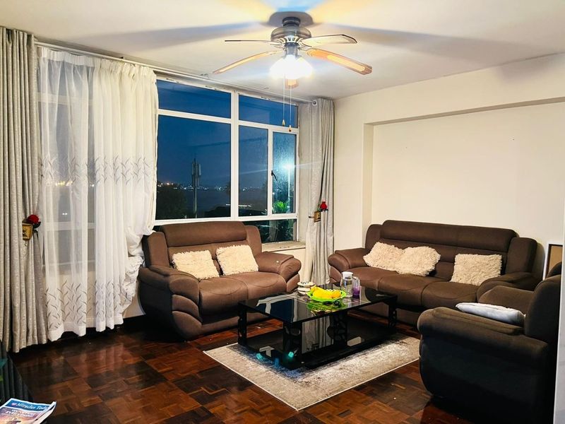 Stylish Bachelor Apartment with Stunning Harbour Views - Victoria Embankment, Durban - Photo 9