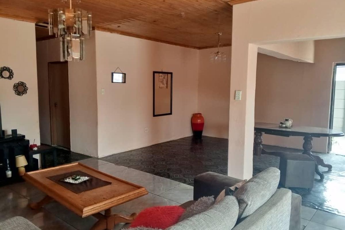 Big home for sale. - Photo 2