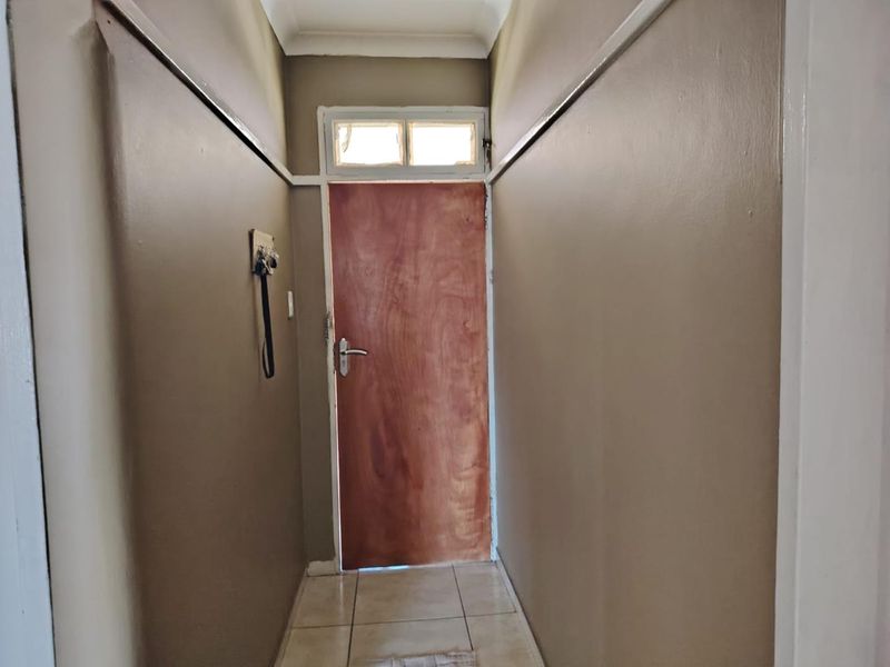 2 Bedroom Flat - Photo 2