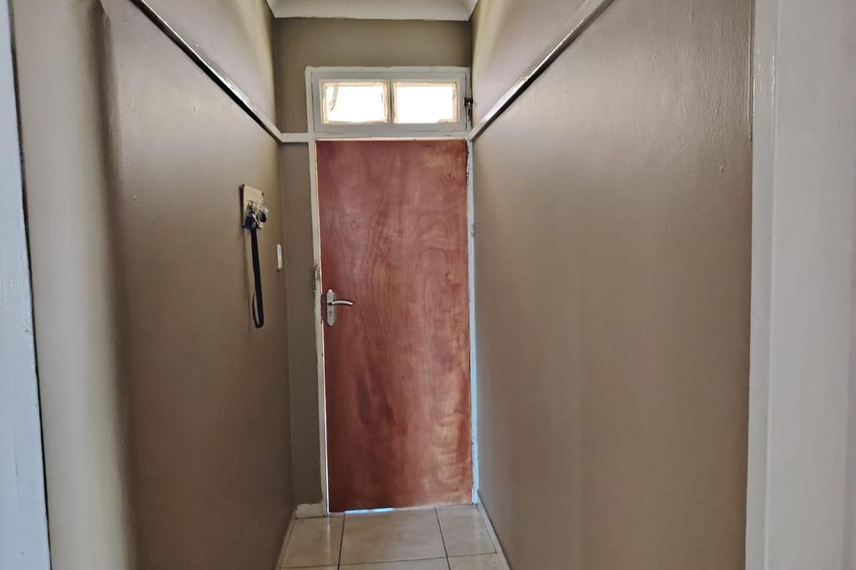 2 Bedroom Flat - Photo 2