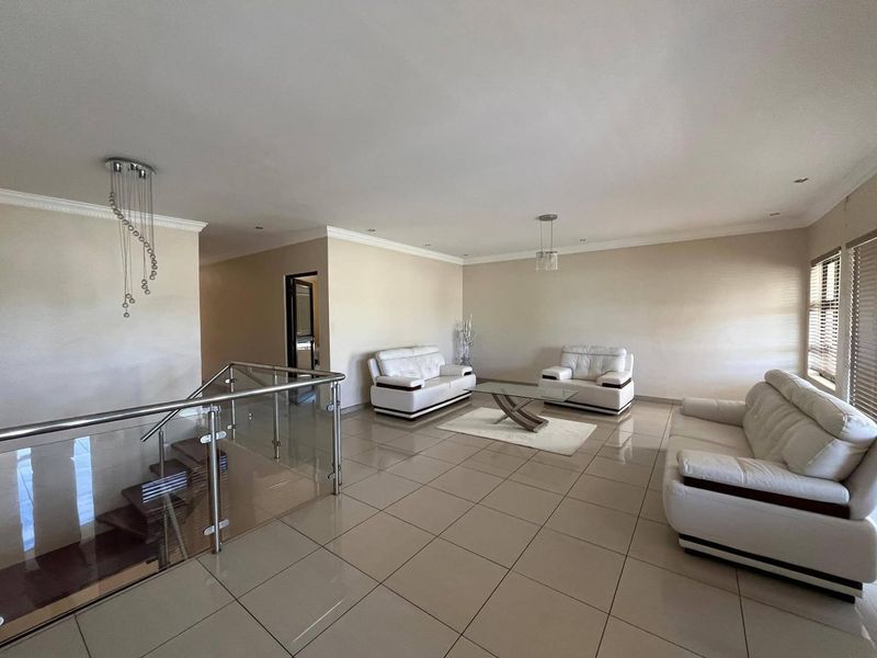 🏡 FOR RENT | DOUBLE-STOREY 8-BEDROOM HOME WITH FLAT  – Pioneers Park ✨ - Photo 9