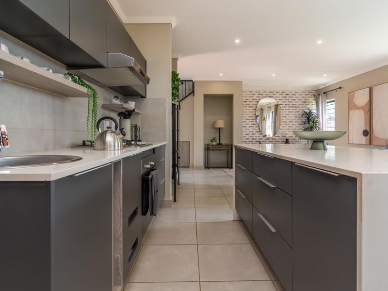 Stunning 148 m2 4-Bedroom Home in Lion Pride Lifestyle Estate - Photo 10