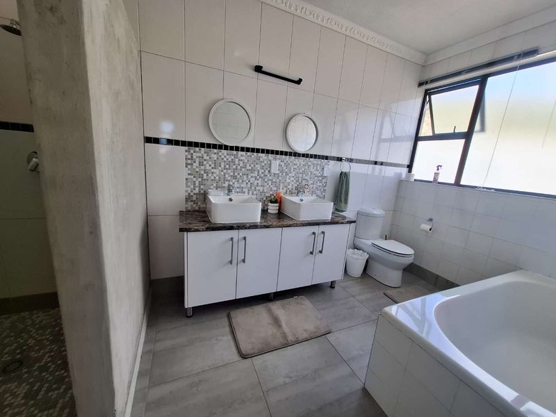 Massive home - Photo 8