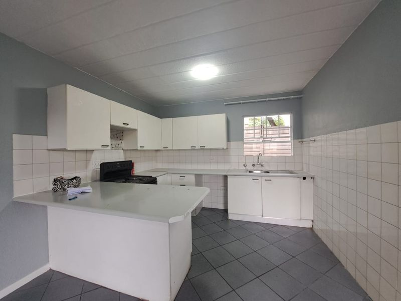 2bedrooms 1 bathroom ground floor unit - Photo 2