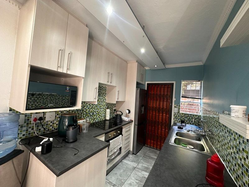 Spacious 3 Bedroom Duplex with Loft, Double Garage & Private Garden to Rent in Almeisan, Wilgeheuwel - Photo 8