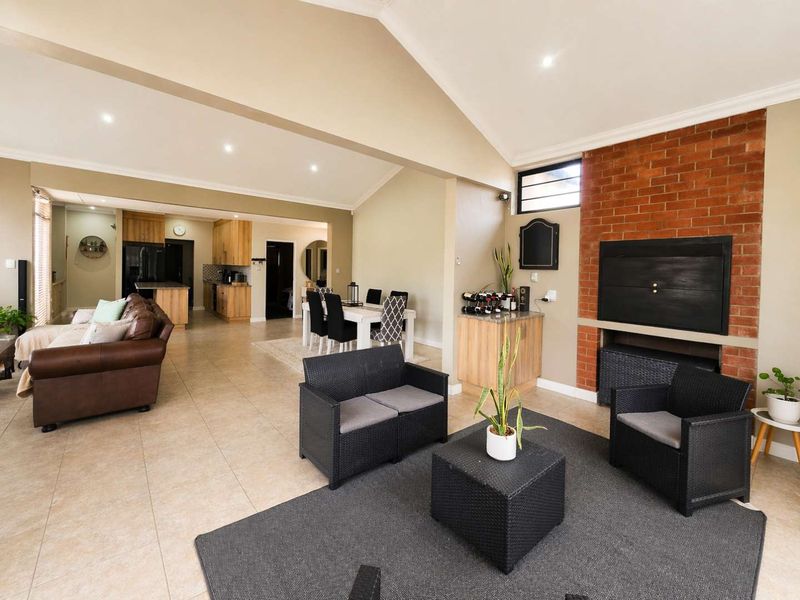 Modern 4-Bedroom Family Home in Prestigious Wild Olive Estate - Photo 9