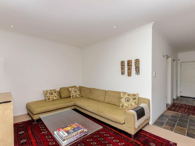 DELIGHTFUL TAMBOERSKLOOF APARTMENT WITH MOUNTAIN VIEWS AND BASEMENT PARKING - Photo 7