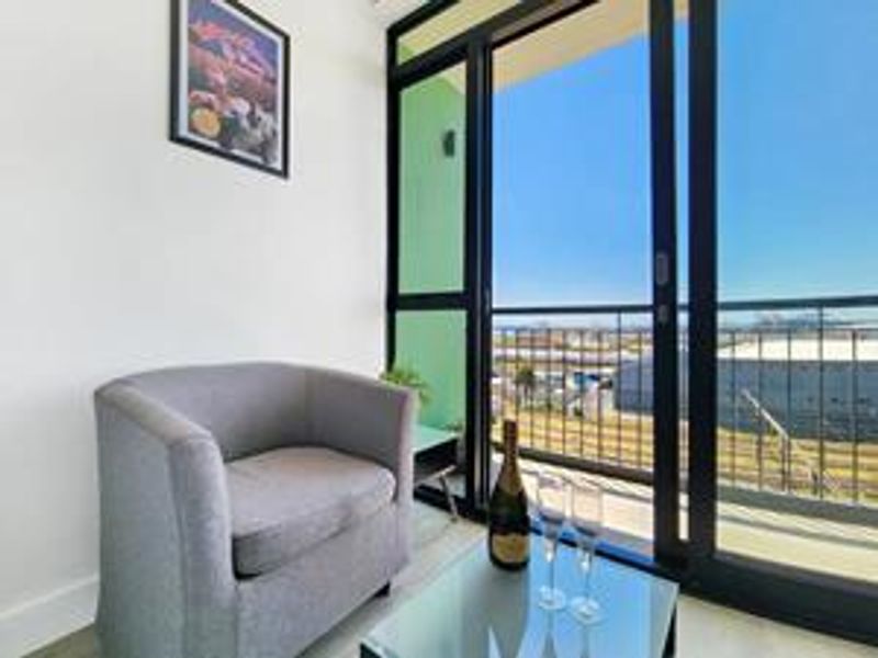 Studio Apartment with Iconic Mountain Views – For Sale | 1 on Albert, Woodstock, Cape Town - Photo 8