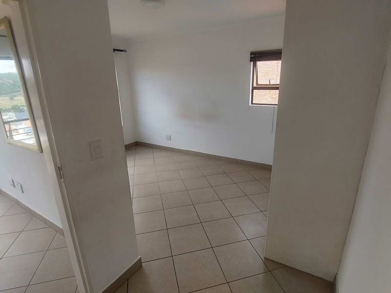 Luxury Living: 1-Bedroom Gem with Pool & Security! - Photo 10