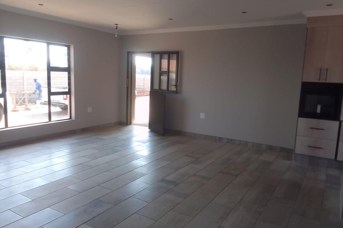 New Modern Secure Face-brick townhouse in the peaceful area of Riversdale - Photo 4