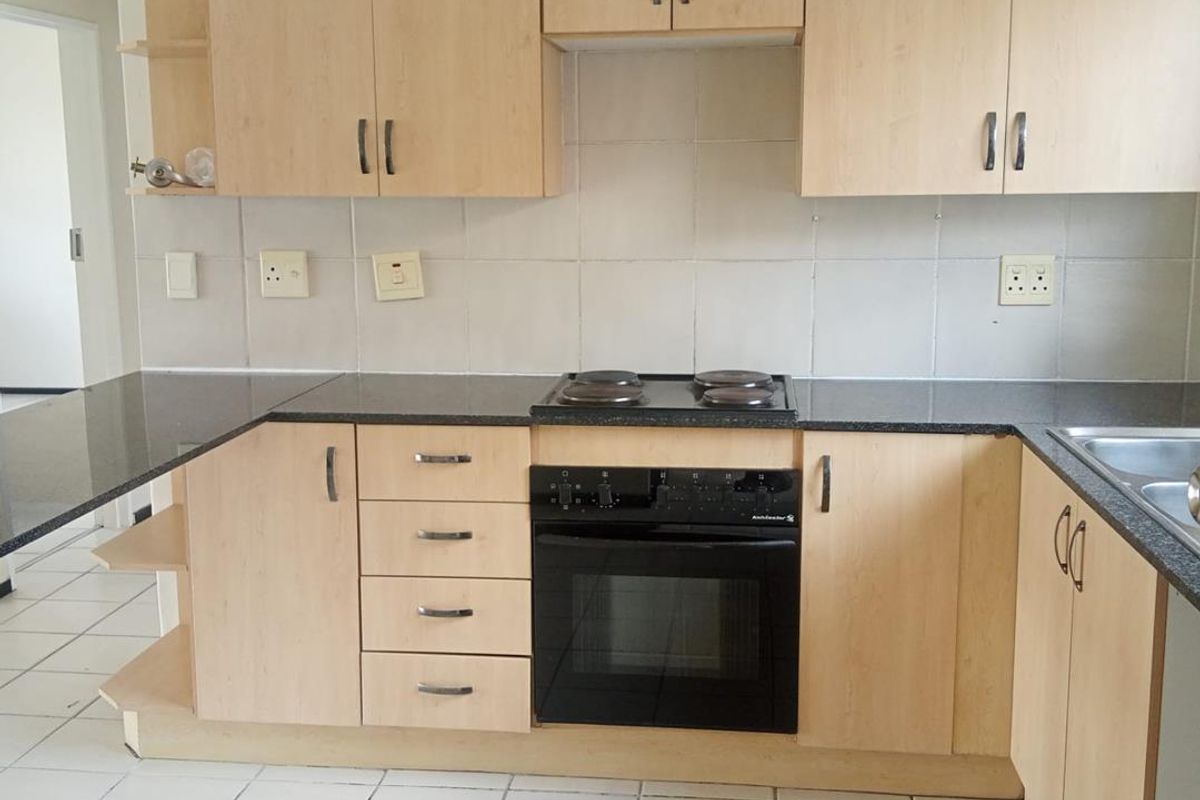 Gorgeous apartment close to amenities - Photo 2