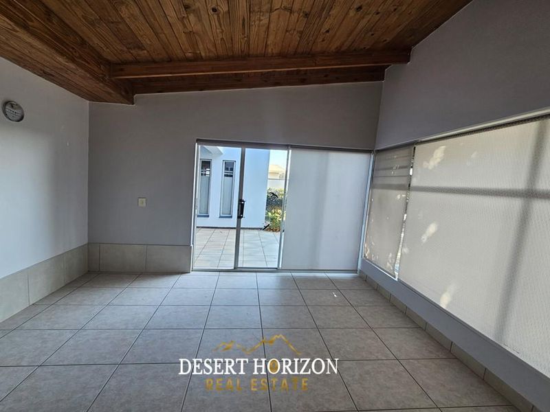 Henties , Central | 6 Bedroom House For Sale - Photo 9