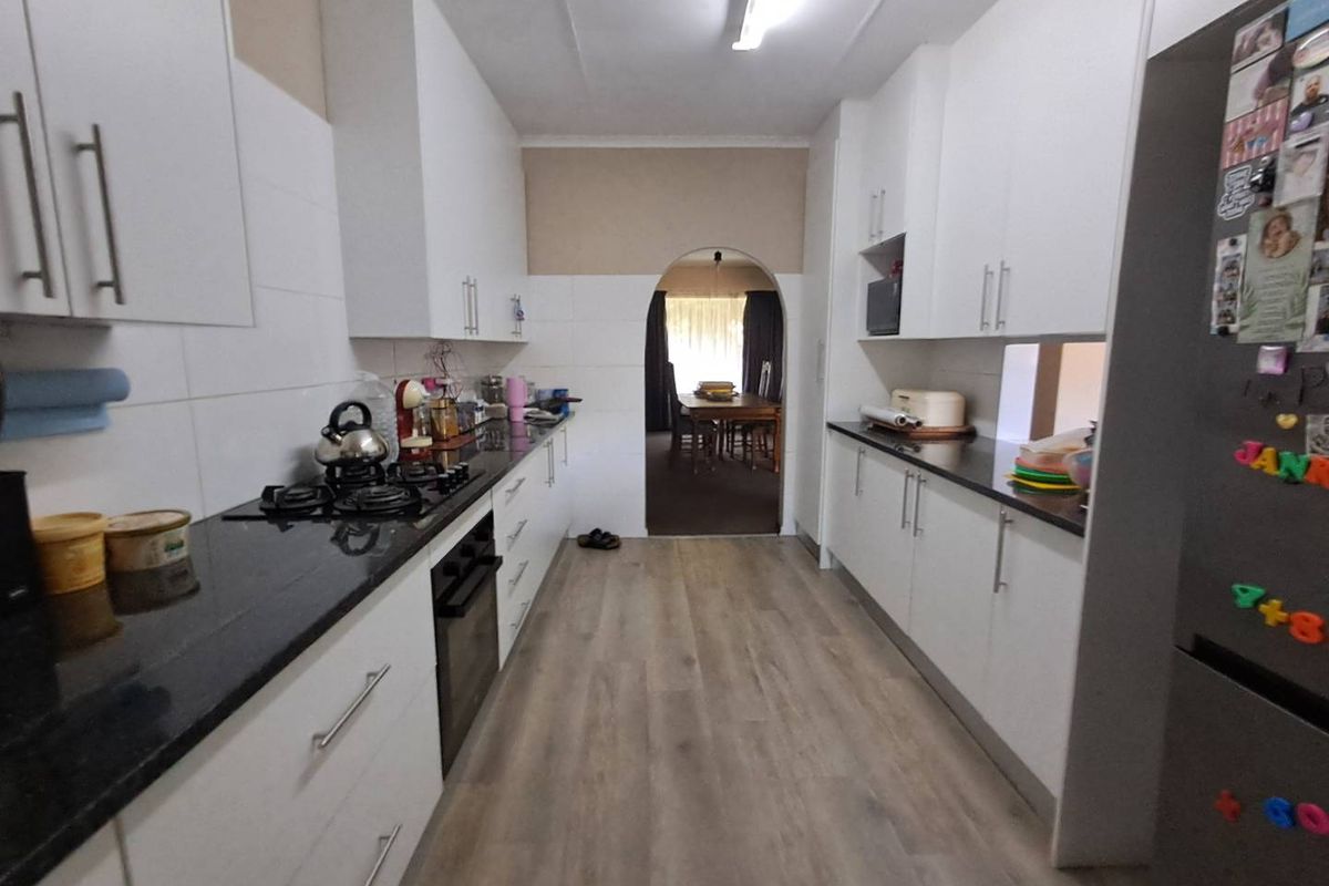 Spacious 4 Bedroom, 2.5 Bathroom Family Home in Kilnerpark - Photo 3