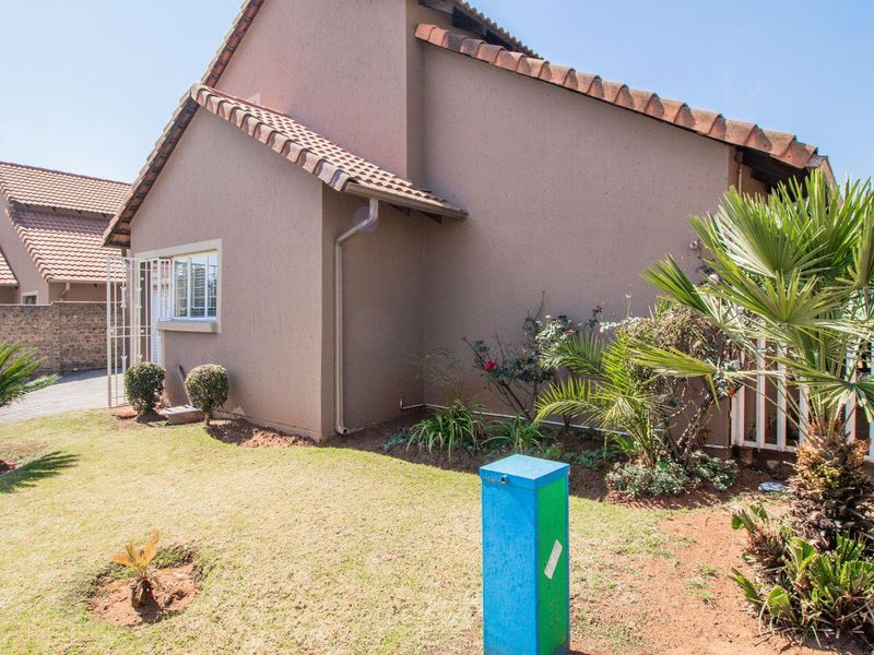 3 Bedroom Townhouse in Blue Lakes Estate. - Photo 4