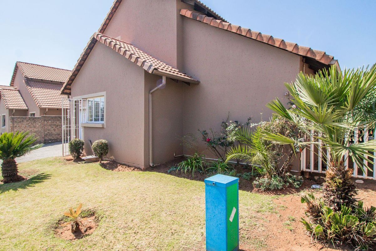 3 Bedroom Townhouse in Blue Lakes Estate. - Photo 4