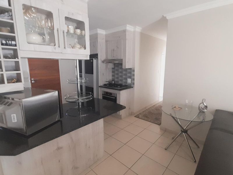 "Prime Riverfront Living: Unobstructed Views & Modern Luxury" - Photo 7