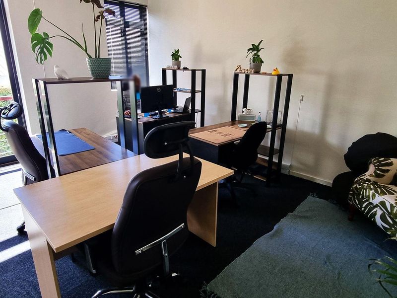 Light and Bright Ground Floor Office in Westlake Business Park - Photo 7