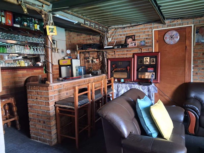 4 Bedroom House For Sale in Vanderbijlpark CE2 - Photo 6