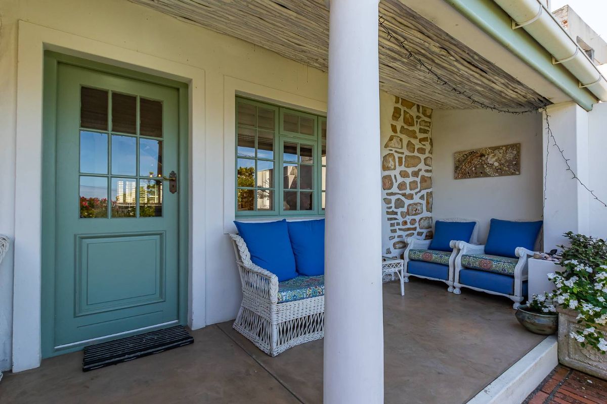 Classic Fully Furnished Home in Kalk Bay - Photo 5