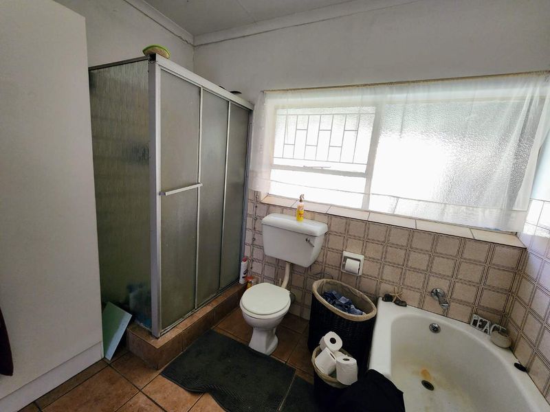 Spacious Family Home with Income-Generating Flatlet - Photo 10