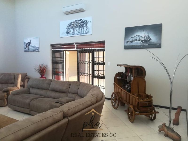 LUXURY 4 BEDROOM HOUSE - TSUMEB - Photo 7