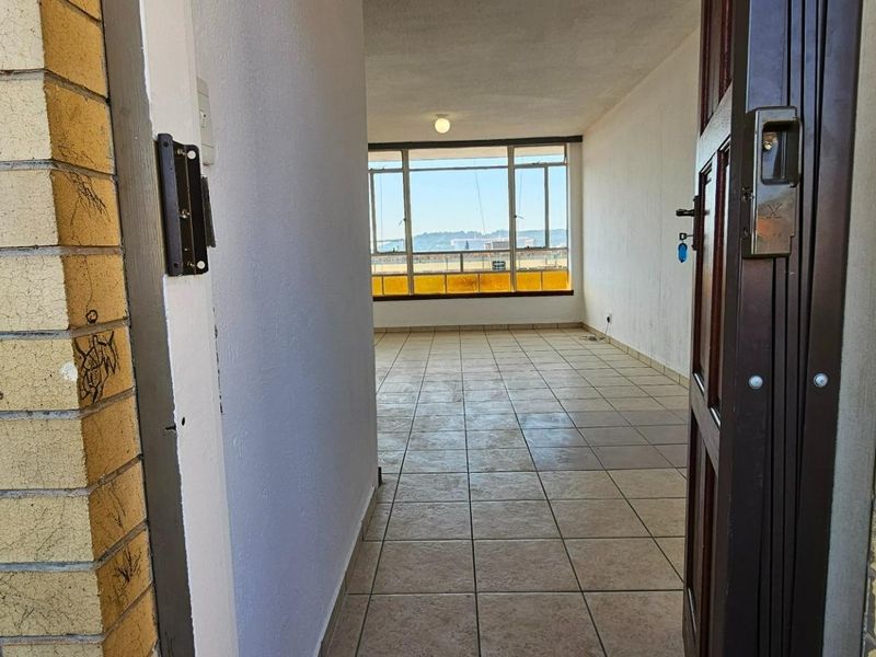 Modern, Spacious & Secure! 1.5 Bed Apartment Near Unisa & Jakaranda Hospital – Priced to Sell! - Photo 4