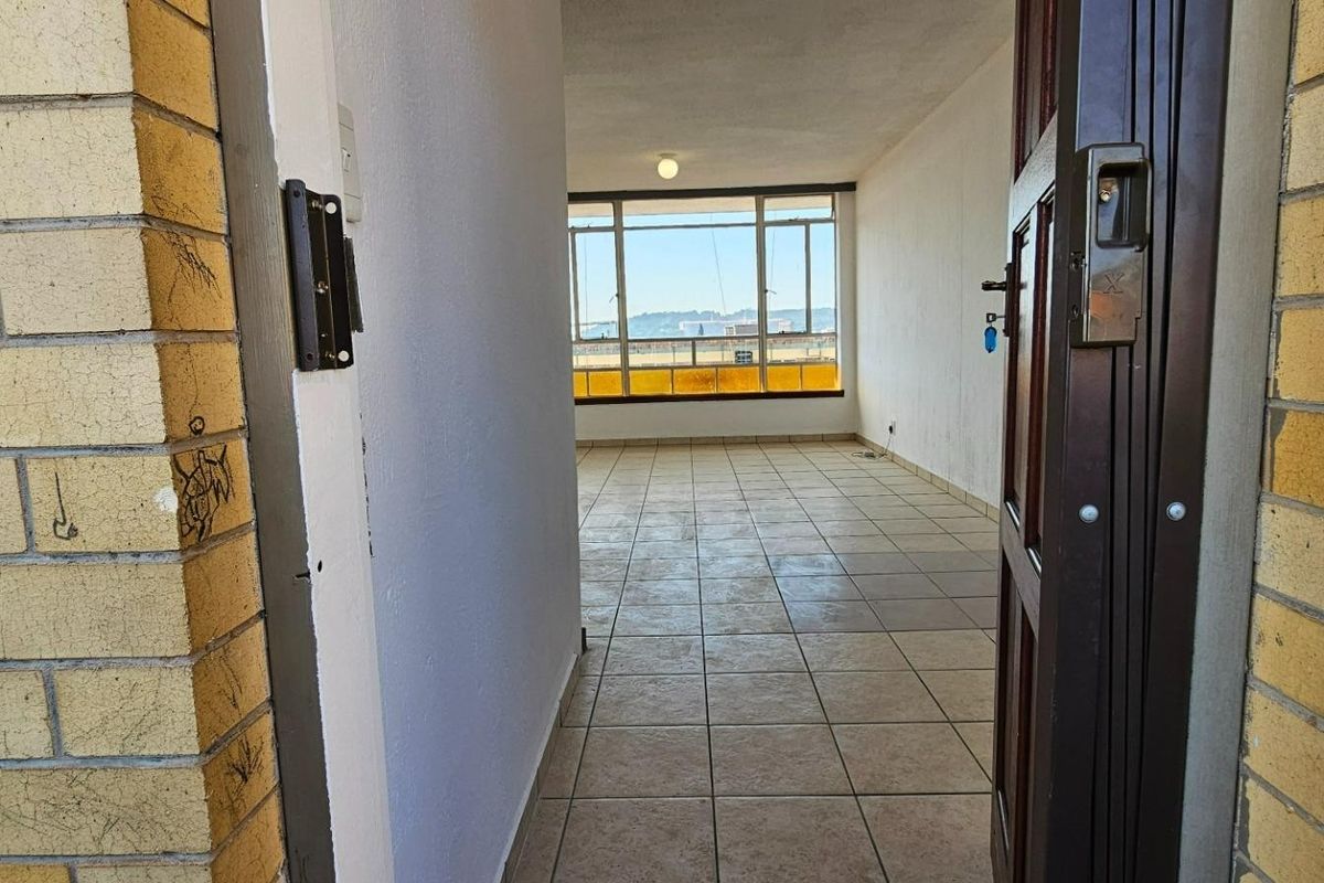 Modern, Spacious & Secure! 1.5 Bed Apartment Near Unisa & Jakaranda Hospital – Priced to Sell! - Photo 4