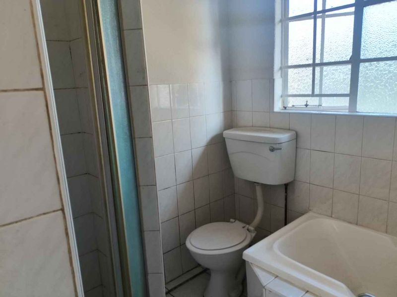 Ideal area - 2 bedroom first floor unit - Photo 8
