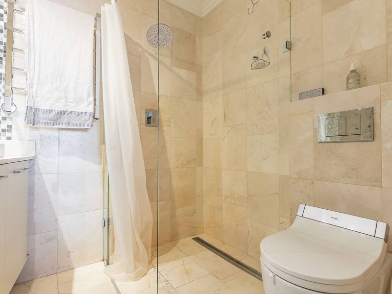 Stylish North facing lock-up & go - Photo 8