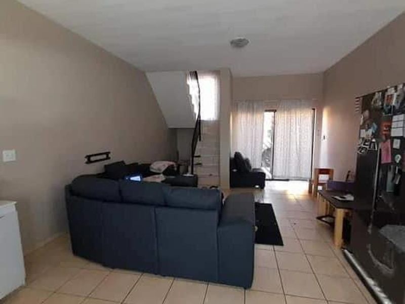 Townhouse for Sale - Photo 7