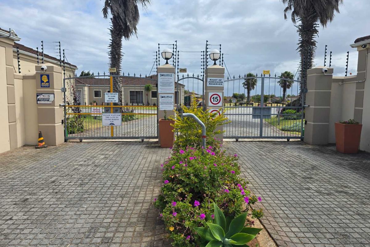 Neat & Move-In Ready 3-Bedroom Townhouse | Smallville Ridge, Morningside - Photo 2