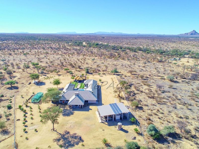 Omaruru Wildlife Estate, Omaruru:  Plot with ENORMOUS, LUXURIOUS 6 Bedr Home is for sale - Photo 2