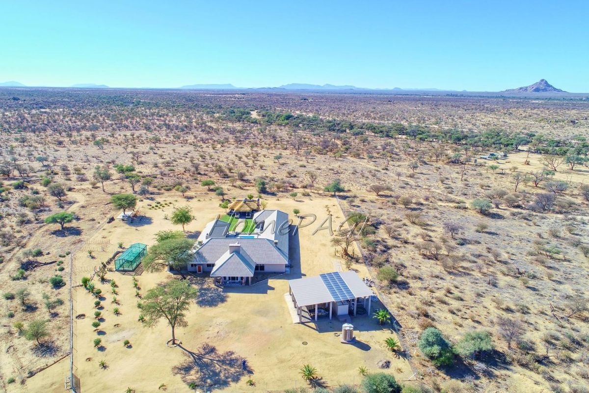 Omaruru Wildlife Estate, Omaruru:  Plot with ENORMOUS, LUXURIOUS 6 Bedr Home is for sale - Photo 2