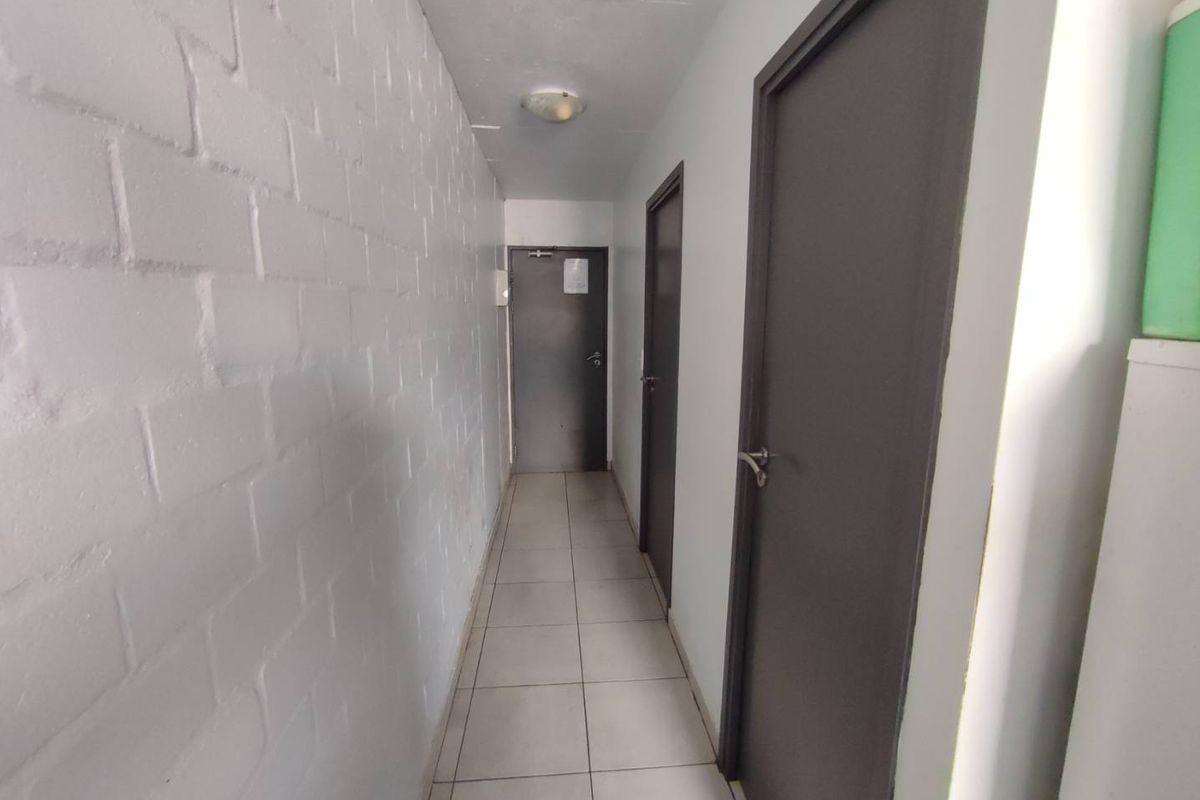 1 Bedroom Apartment For Sale In Wynberg - Photo 5