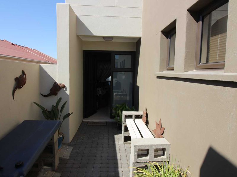 Corner Unit at Gracemere Court, Walvis Bay FOR SALE - Photo 3