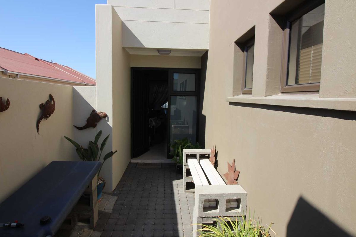 Corner Unit at Gracemere Court, Walvis Bay FOR SALE - Photo 3