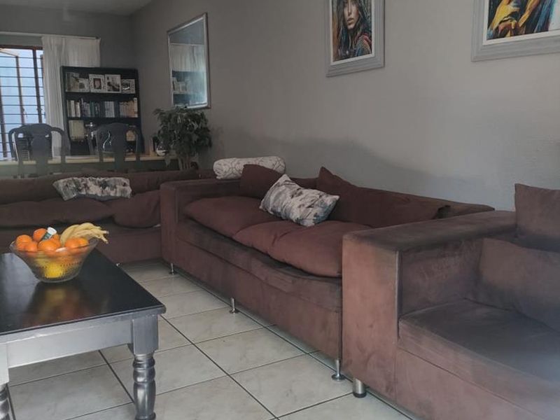 Perfectly Located Family Home - Photo 6