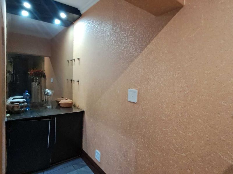 A beautiful dream home in a sought after neighbourhood:RELOCATION SALE - Photo 9