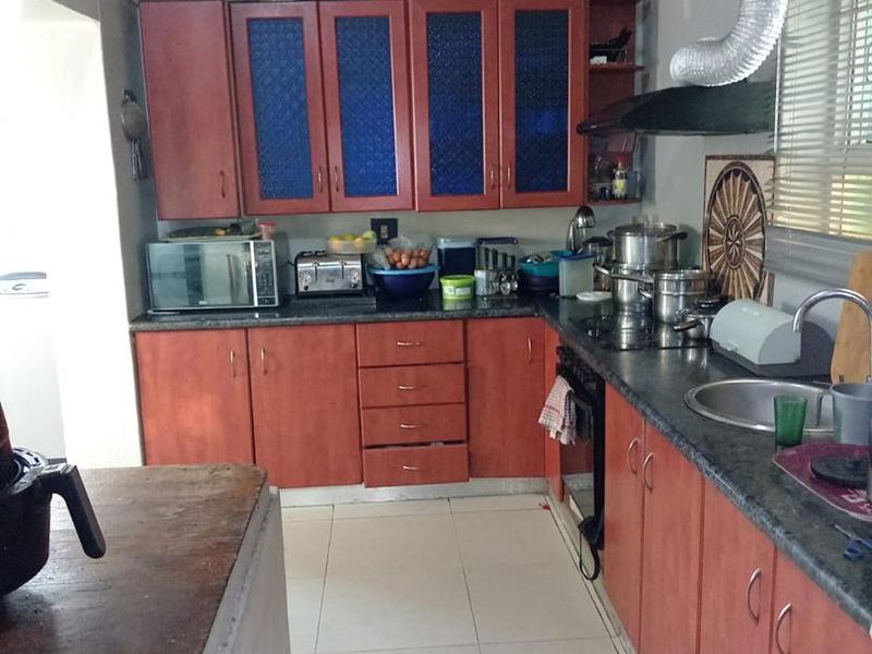 4 Bedroom Family Home For Sale!!! - Photo 7