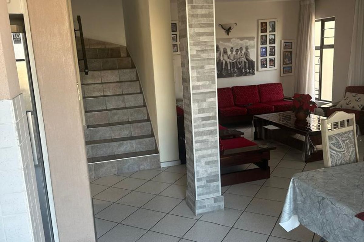 Beautiful 4 Bedroom Townhouse for sale in Swakopmund, CBD - Photo 3