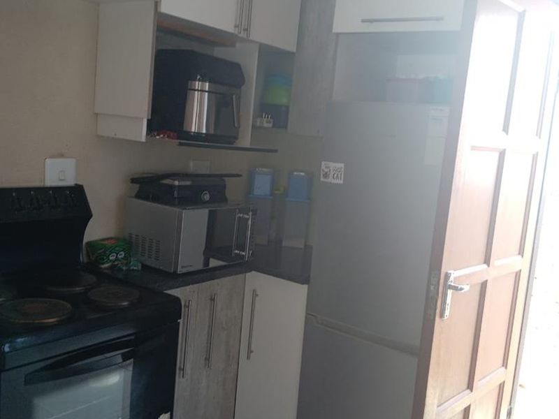 3 bedrooms house for sale in Soshanguve VV - Photo 4