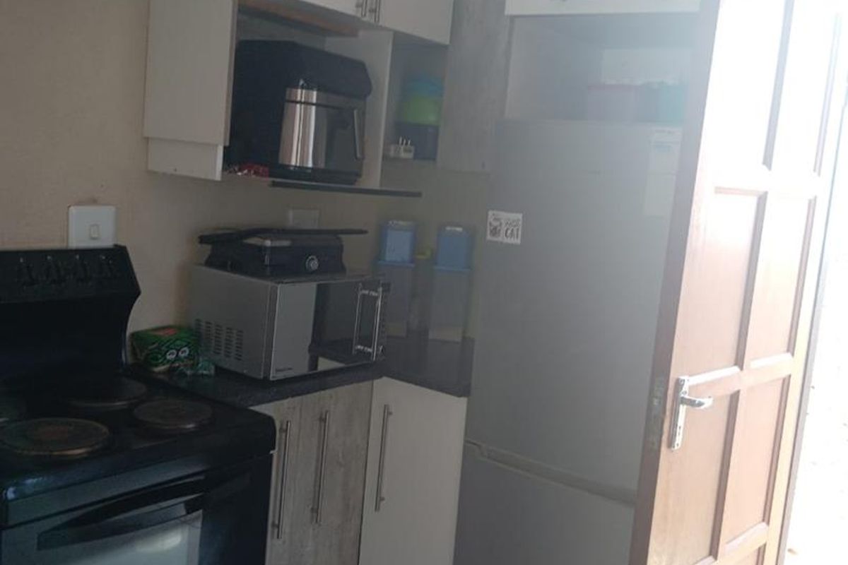 3 bedrooms house for sale in Soshanguve VV - Photo 4