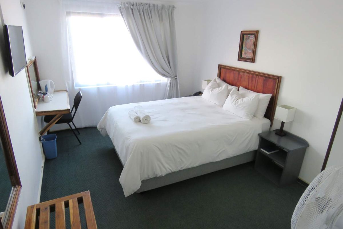ESTABLISHED COASTAL GUESTHOUSE WITH STRONG RETURNS - Photo 2