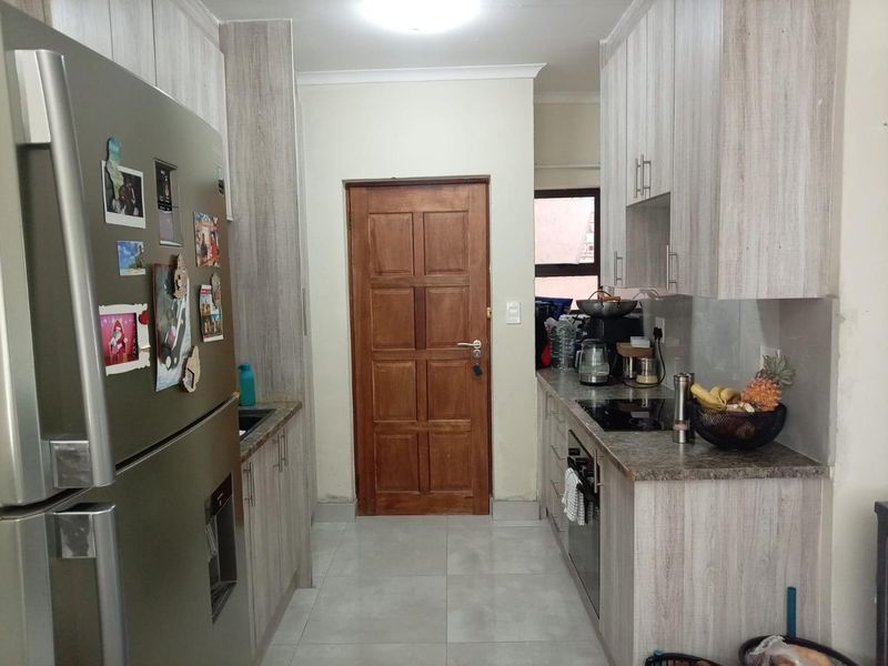 A  SPACIOUS APARTMENT - Photo 3