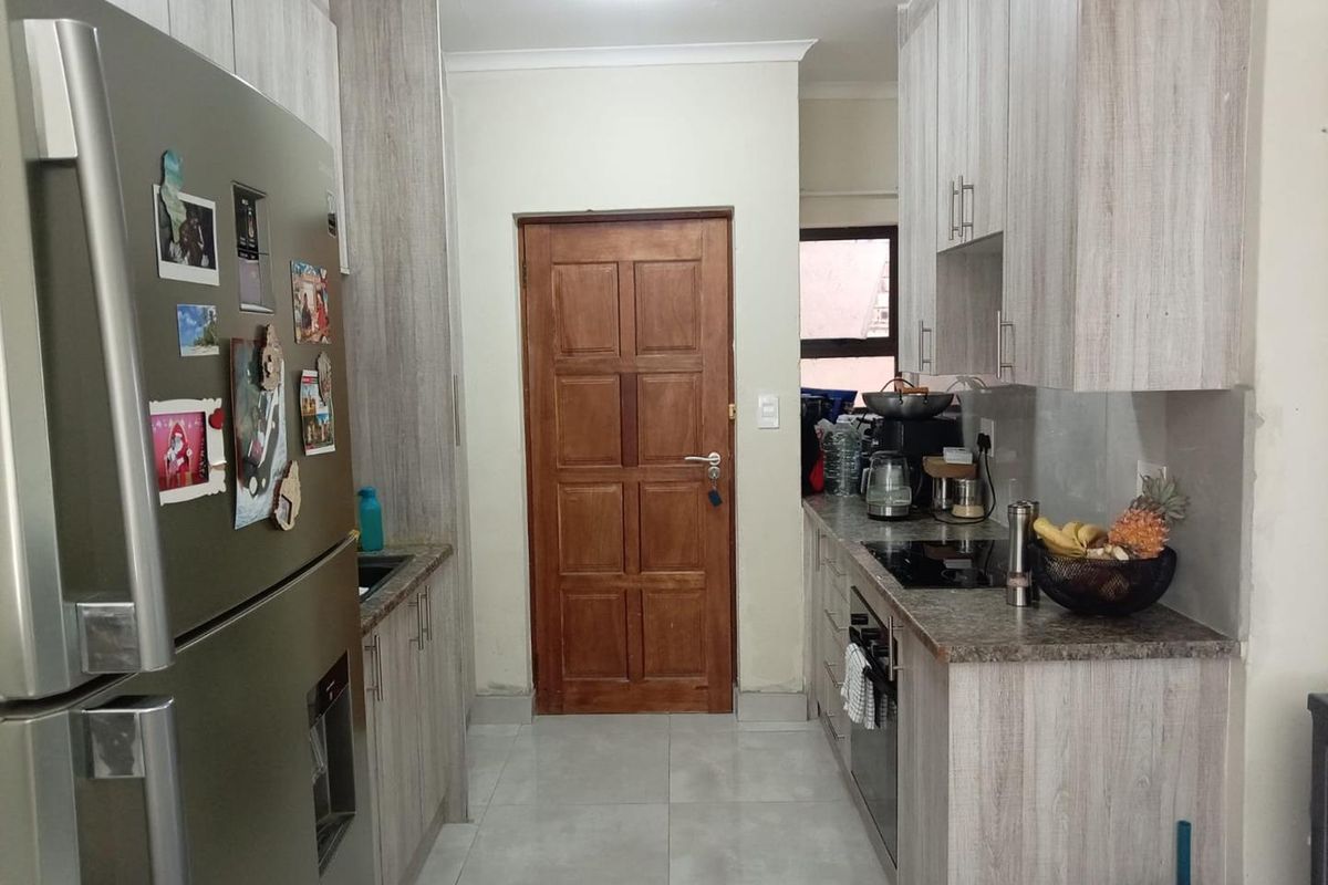 A  SPACIOUS APARTMENT - Photo 3