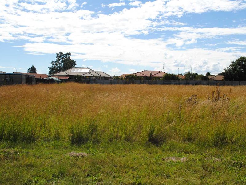 Lovely spacious vacant stand in the attractive Riversdal, Meyerton - Photo 2