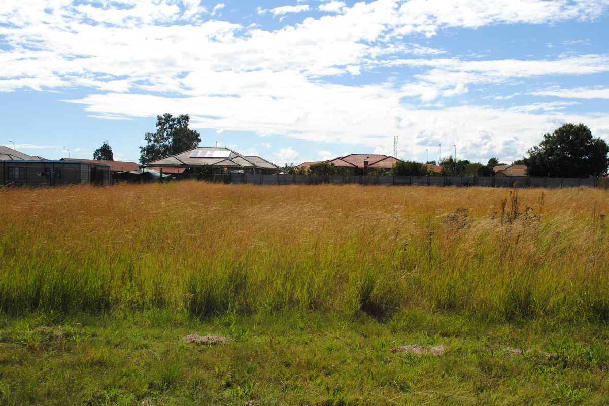 Lovely spacious vacant stand in the attractive Riversdal, Meyerton - Photo 2